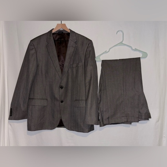 Saddlebred Classic Gray Men's Suit - Picture 1 of 5